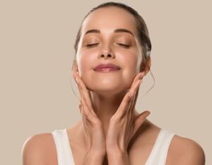 Skin Care Tips: रोजाना लगाएं नारियल तेल, बेदाग चमकेगा चेहरा