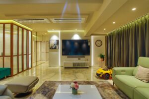 इतनी दूर बैठकर देखना चाहिए TV