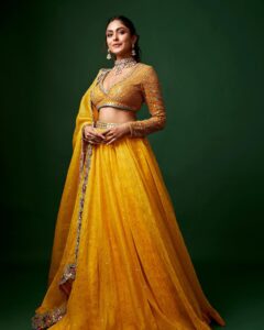 Mrunal Thakur Looks: मृणाल ठाकुर के ये देसी आउटफिट दिवाली लुक के लिए रहेंगे बेस्ट