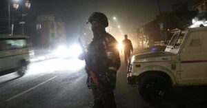 J-K पुलिस के बम निरोधक दस्ते ने बट्टल में पाए गए बम और विस्फोटकों को निष्क्रिय किया