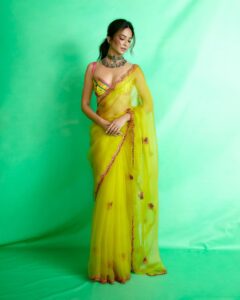Trending Saree Looks: गोवर्धन पूजा के लिए देखें साड़ियों के डिजाइन, लुक भी रहेगा आरामदायक