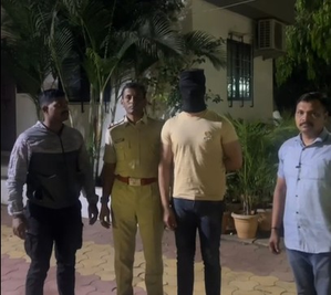 Pune में ट्रैफिक सिग्नल पर पेशाब करने वाले आरोपी Gaurav Ahuja को किया गया गिरफ्तार