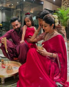 Diwali 2024: शिल्पा शेट्टी ने फैमिली के साथ सेलिब्रेट की दिवाली