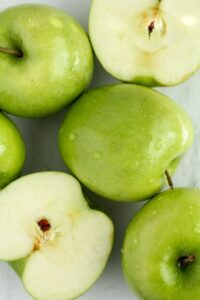 Green Apple Benefits: स्वास्थ्य के लिए वरदान, सुबह खाली पेट खाएं हरा सेब