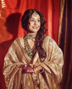 Hina Khan Latest Pics: ब्रेस्ट कैंसर से जूझ रही हिना ने शेयर किया दिवाली लुक, देखें तस्वीरें