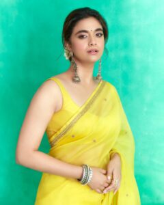 Yellow Saree for Pooja: खास पूजा फंक्शन के लिए बेस्ट रहेंगी, सेलिब्रिटीज की डिजाइनर येलो साड़ियां
