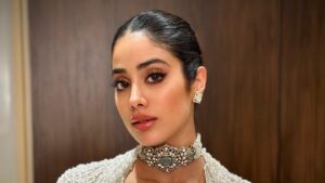 Actress Pearl-Core Look: आलिया भट्ट से लेकर कुब्रा सैत तक, इन अभिनेत्रियों ने पर्ल-कोर लुक में दिखाया जलवा