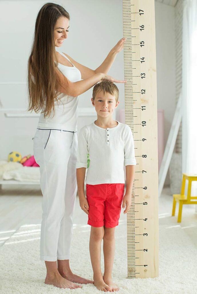 1394657 A Height Weight Chart Based On Age To Monitor Your Childs Growth