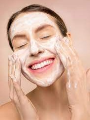 दिवाली में Pollution से बचाव के लिए ऐसे करें Skin Care