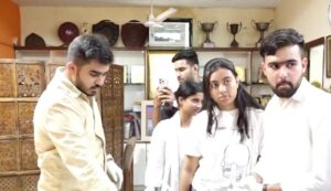 DU की प्रिंसिपल ने कक्षाओं में गाय के गोबर का लेप लगाया, छात्र नेता के विरोध का अनोखा तरीका
