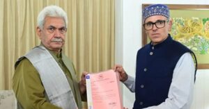 Jammu & Kashmir: LG मनोज सिन्हा ने उमर अब्दुल्ला के कैबिनेट मंत्रियों को विभाग आवंटित किए