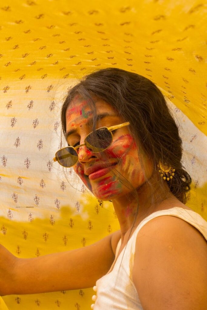 1395574 HOLI HAI