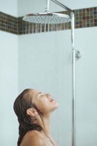Benefits of Cold Shower: ठंडे पानी से नहाने के हैं बहुत सारे फायदे, जानें