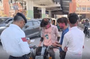 Holi में शराब पीकर गाड़ी चलाने वालों पर 
Traffic Police की सख्त कार्रवाई, काटे चालान