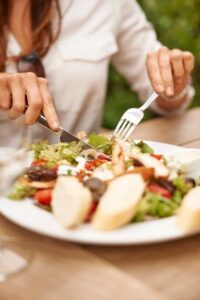 Side Effects of Dieting: डाइटिंग करते हैं तो जान लें कुछ नुकसान, नहीं तो सेहत से धो बैठंगे हाथ