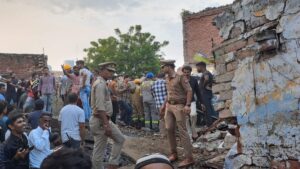 तेज आंधी और बारिश से मेरठ में मकान की छत गिरी, मां-बेटी की मौत