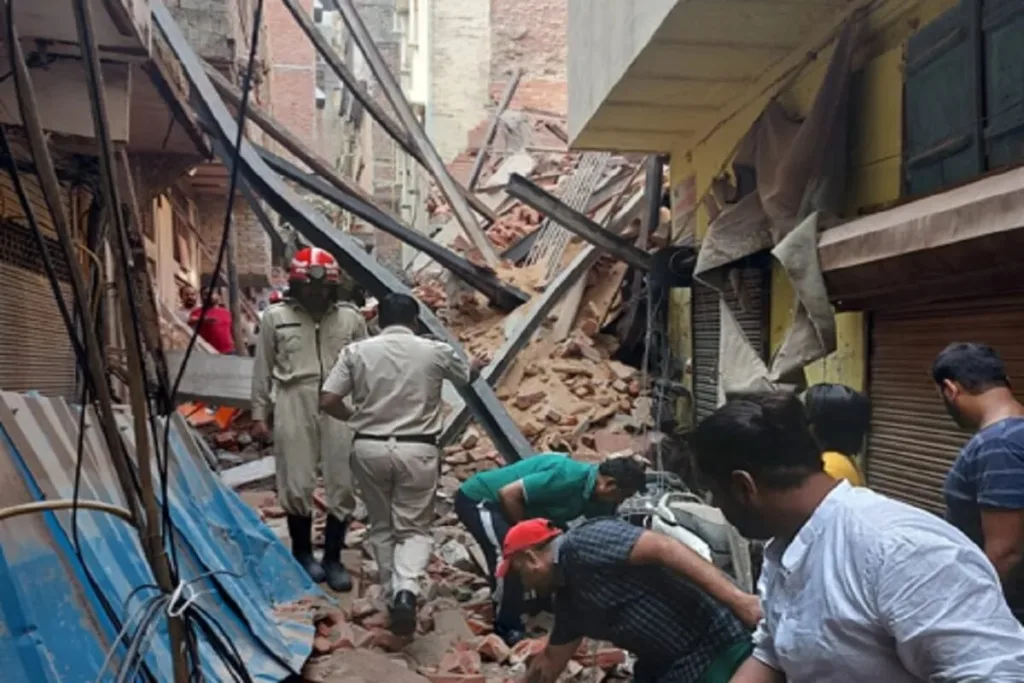 1397359 Delhi building collapse
