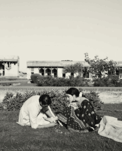 Shayari: “झुकी झुकी सी नज़र…” शेर जो देंगे दिल को सुकून