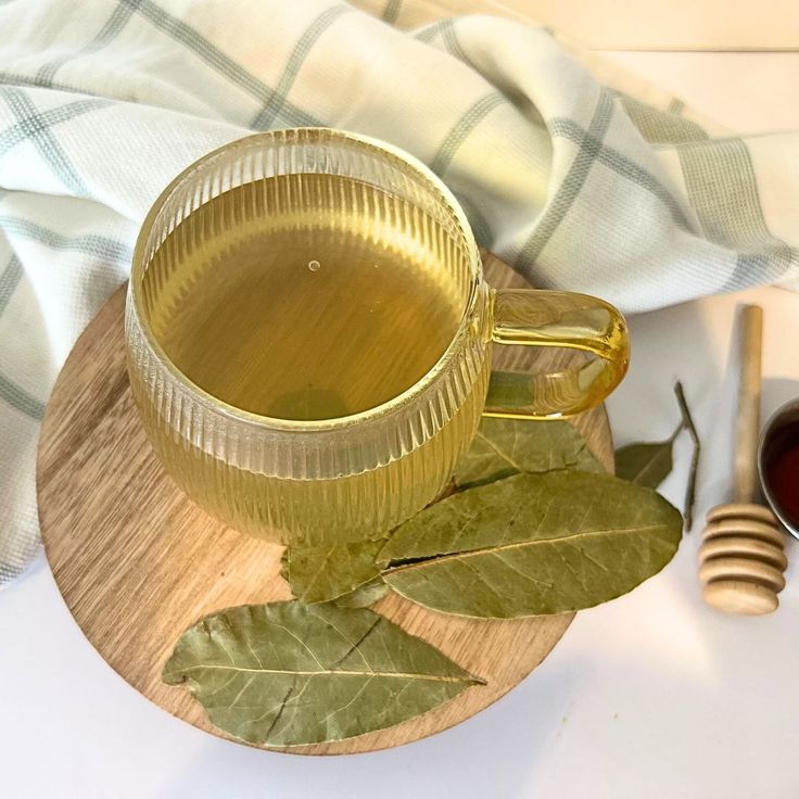 1397674 Bay leaf water
