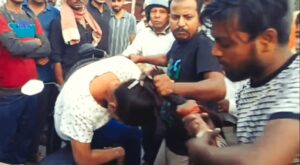 “मशहूर मेरे इश्क की कहानी हो गई”  माशूका के साथ ले रहा चाऊमीन का स्वाद, मां ने कर दी सुताई