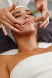 Benefits of Facial: 30 की उम्र के बाद क्यों जरुरी होता है चेहरे का फेशियल