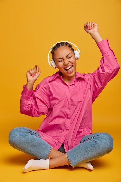 1398396 Listening Music 2
