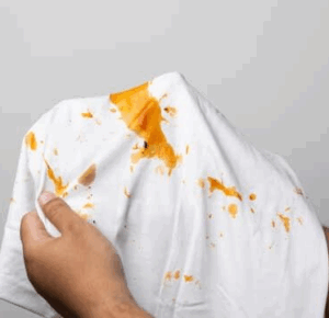 Lifestyle Tips: आसानी से हटेगा कपड़े पर लगा ऑयल का दाग,  फॉलो करें ये टिप्स