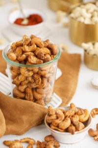 Roasted Cashews Benefits: स्नैकिंग के लिए बेस्ट हैं भुने हुए काजू, जानें फायदे
