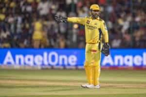 Dhoni  पर भड़के Sunil Gavaskar, IPL का नियम बदलने से भारतीय क्रिकेट को नुकसान…