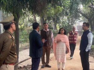 नोएडा में सफाई लापरवाही पर दो कंपनियों पर छह लाख का जुर्माना, दो अधिकारी निलंबित