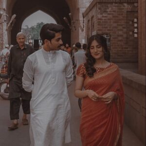 Hindi Shayari: “तुम मुख़ातिब भी” अपने प्रिय को भेजें ये खूबसूरत शेर