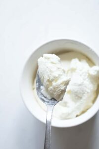 Health Tips: दही में मिलाकर खाएं ये चीज, स्किन बनेगी क्रिस्टल क्लियर