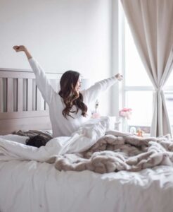 Health Tips: सुबह 5 बजे उठने की आदत डालें, सेहत में होंगे ये सुधार