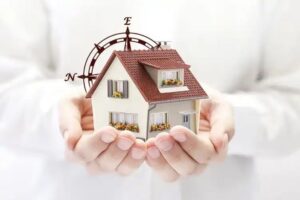 Vastu Tips: शाम के समय झाड़ू लगाने से जीवन में आ सकती हैं ये परेशानियां