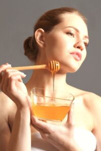 Benefits of Honey for Skin: स्वस्थ और चमकदार त्वचा के लिए क्यों जरुरी है शहद, जानें फायदे