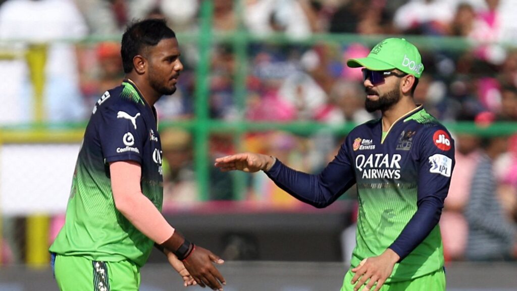 1401796 Yash Dayal With Virat Kohli da