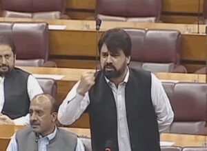 पाकिस्तानी सांसद ने Shahbaz Sharif  को बताया ‘बुजदिल’, बोले – PM Modi का नाम तक न ले सके आप