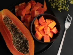 खाली पेट पपीता खाने के अनगिनत फायदे, जानें कैसे रखता है सेहतमंद