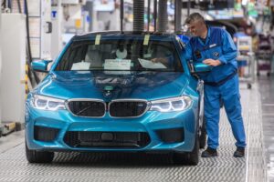April 2025 से महंगी हो जाएंगी गाड़ियां, BMW ने भी बढ़ाई कीमत