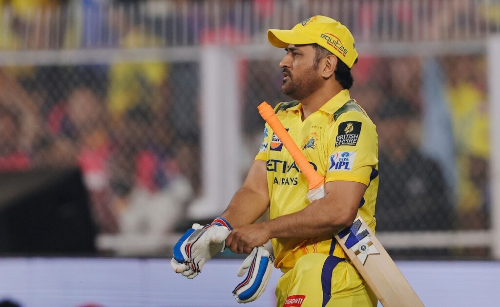 1402385 MS Dhoni cv