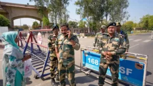 Attari-Wagah सीमा पर पाकिस्तानी पर्यटकों की वापसी, वीजा सेवाएं निलंबित