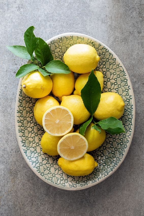 1403506 lemon to your food