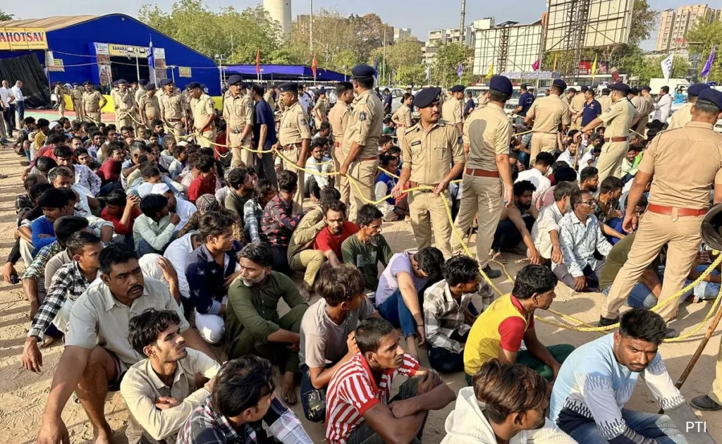 1403521 mhbphtssillegal immigrants625x30026April25