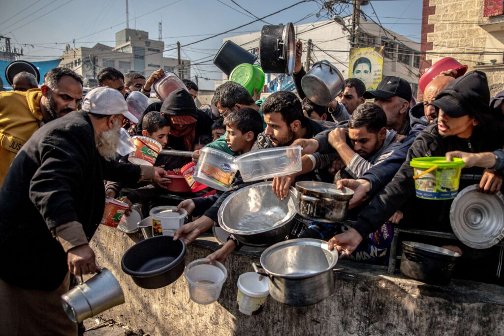 1404394 food distribution al shaboura camp