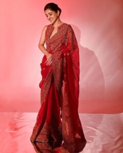 Nidhi Shah Sarees: निधि शाह की इन साड़ियों में आप भी लगेंगी अप्सरा, लोग करते नहीं थकेंगे तारीफें