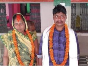 चार बच्चों को छोड़ पोते के संग भागी दादी, मंदिर में रचाई शादी फिर जो हुआ…