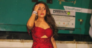 क्यों मंच पर फफक कर रो पड़ीं Neha Kakkar? नाराज फैंस बोले- ड्रामा न करो, दफा हो