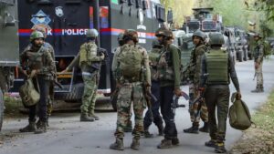 Jammu-Kashmir: Kulgaam में संदिग्ध आतंकियों के घरों पर छापेमारी