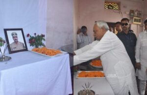 नीतीश कुमार ने शहीद इम्तियाज को दी श्रद्धांजलि, परिवार को 50 लाख की सहायता