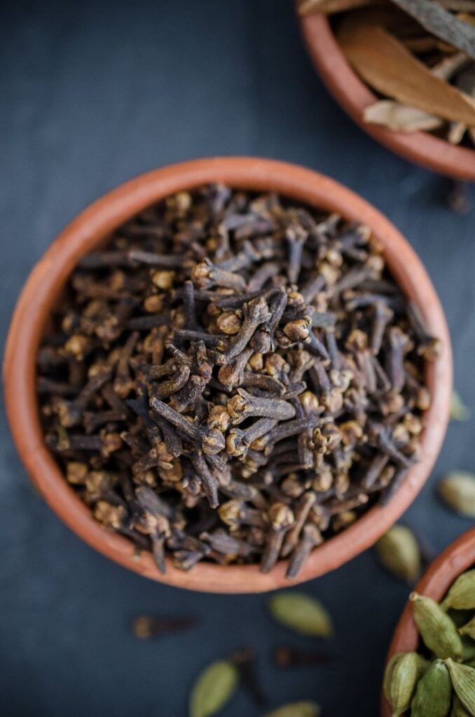 1405606 cloves